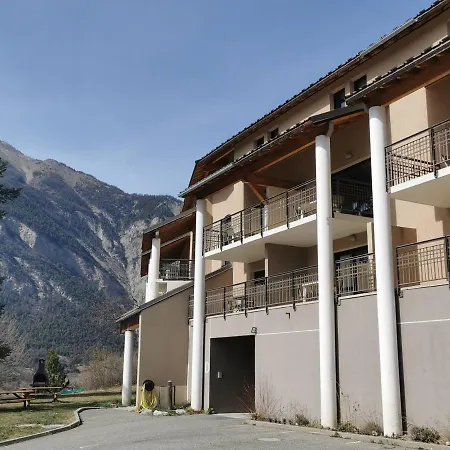 Duplex T3 A Avec Terrasse, Piscine, Sauna Et Parking - Capacite 6 Personnes - Fr-1-165b-53 Apartment Jausiers